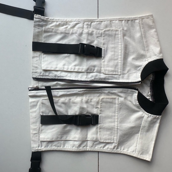 ‼️Zip up Solid Vest Sexy Buckle Font Sleeveless ‼️Tag says XL but feet Small‼️ - Picture 2 of 5